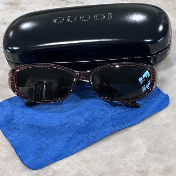 GUCCI Sunglasses - Picture 10 of 16